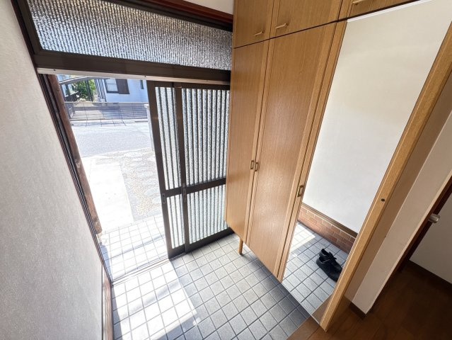 南田原戸建の玄関