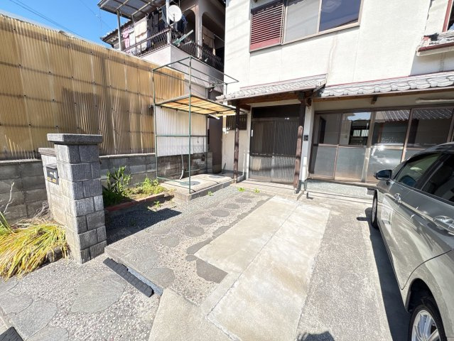 南田原戸建の駐車場