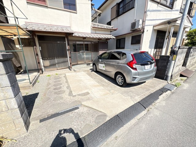 南田原戸建の駐車場