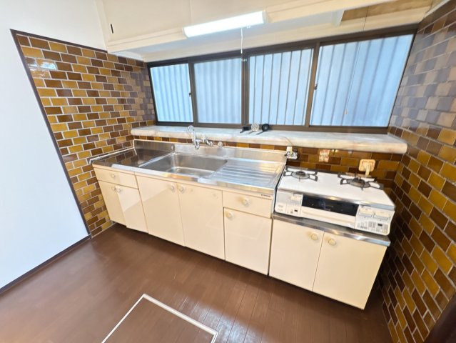 南田原戸建のキッチン