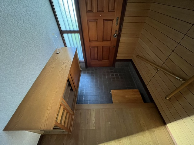 不動ヶ丘町貸家の玄関