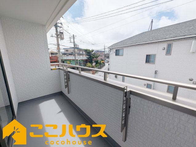 宜野湾市嘉数2丁目　新築戸建て　全8棟　H号棟のバルコニー|急な雨でも安心のインナーバルコニー
