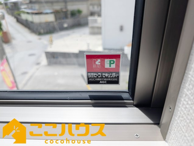 宜野湾市嘉数2丁目　新築戸建て　全8棟　H号棟の防犯設備|防犯ガラスを使用しております
