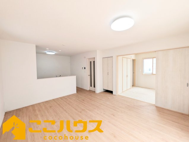 宜野湾市嘉数2丁目　新築戸建て　全8棟　H号棟の居間・リビング|LDK16帖
