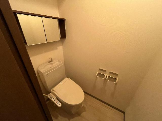 加古川市野口町坂元のアパートのトイレ|シャワー付トイレ