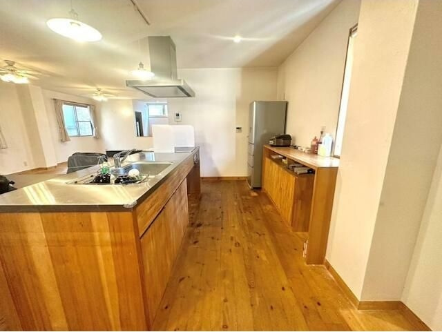 足立区本木倉庫付き戸建のキッチン