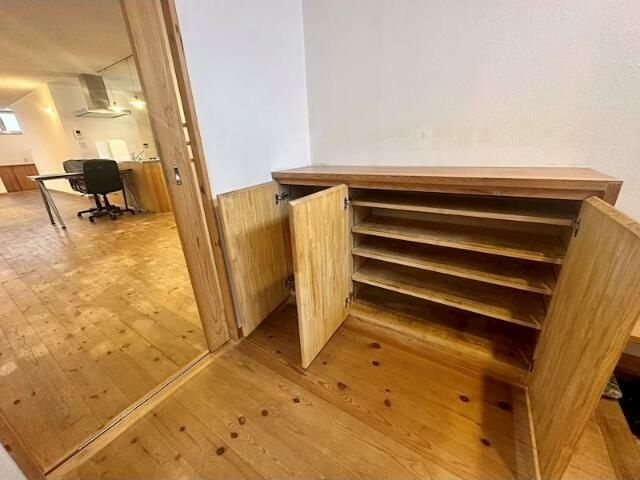 足立区本木倉庫付き戸建の収納
