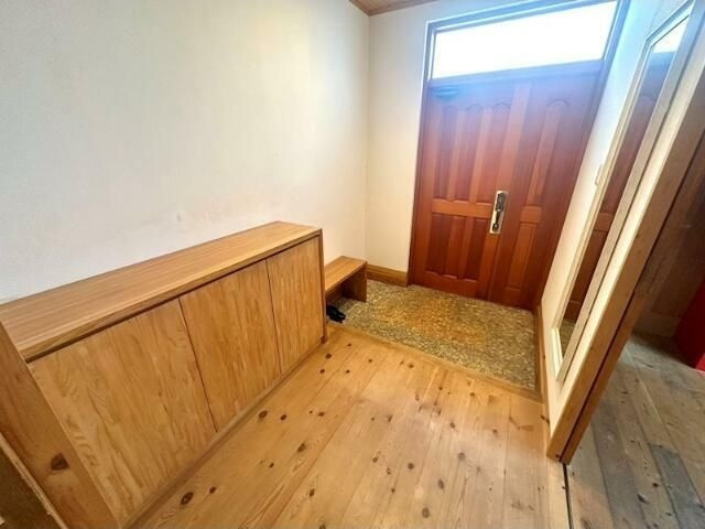 足立区本木倉庫付き戸建の玄関