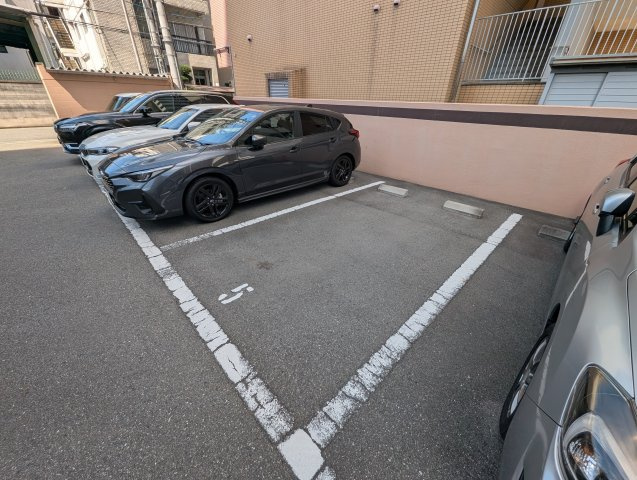 Sanlemout　SINOSAKAeastの駐車場