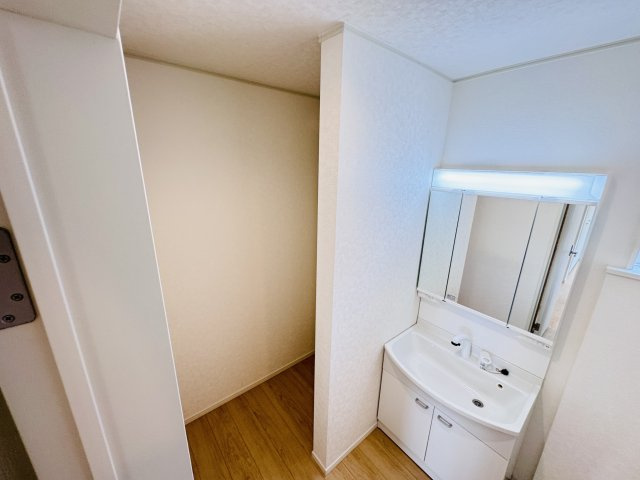 我孫子市寿２丁目新築戸建【我孫子第一小学校：6分】の脱衣所|脱衣所収納スペース