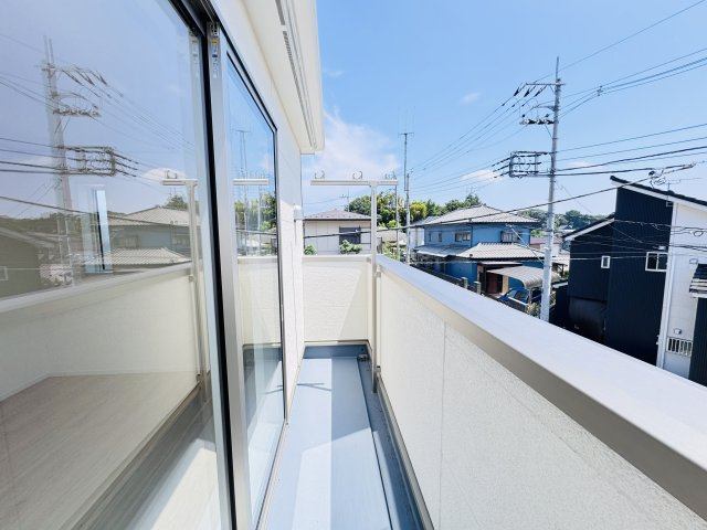 我孫子市寿２丁目新築戸建【我孫子第一小学校：6分】のバルコニー|寝室前南向きバルコニー・日当たり良好♪
