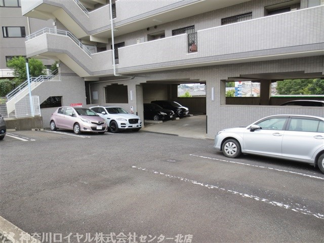 【駐車場】