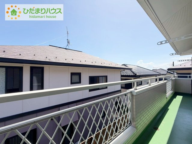 日立市久慈町2丁目　中古戸建のバルコニー|ワイドなバルコニーで、ご家族全員のお洋服もらくらく干せちゃいます( *´艸｀)