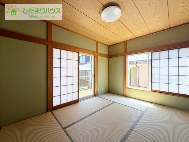 日立市久慈町2丁目　中古戸建の和室|扉を閉じれば来客用のお部屋として。開いて広い空間を作れば、お子様の遊び部屋として使えます！