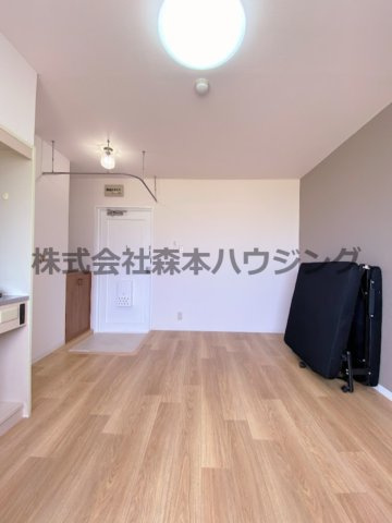 【洋室】 | 　忍ヶ丘マンション | ゆったりした洋室です