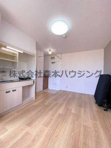 【洋室】 | 　忍ヶ丘マンション | 落ち着いた色調の洋室です