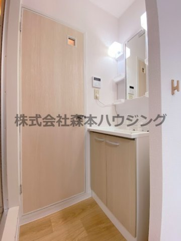 【洗面所】 | 　忍ヶ丘マンション | 使いやすい洗面所です