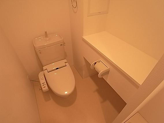 神戸市中央区日暮通４丁目の賃貸マンションのトイレ