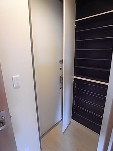 芦屋市大桝町のアパートの玄関