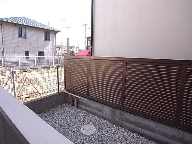 芦屋市大桝町のアパートの庭