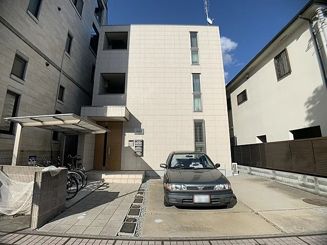 芦屋市大桝町のアパートの駐車場