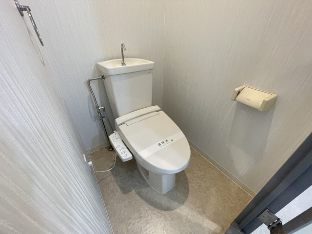 芦屋市楠町の賃貸マンションのトイレ