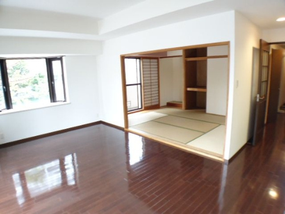 アーデンコート住吉川の居間・リビング