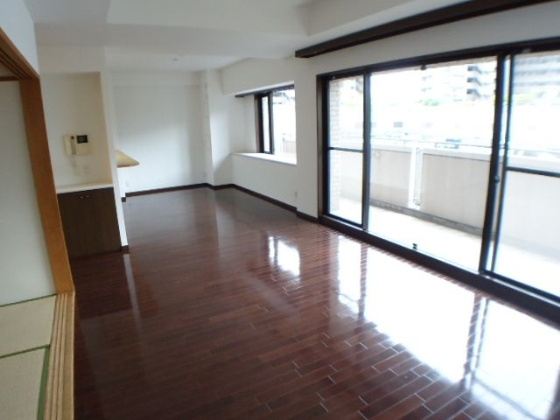 アーデンコート住吉川の居間・リビング