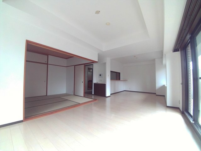 アーデンコート住吉川の居間・リビング