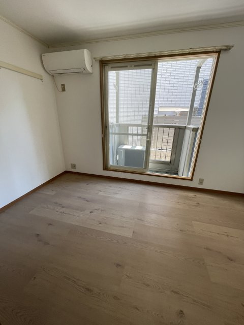 神戸市中央区二宮町１丁目のアパートの居間・リビング