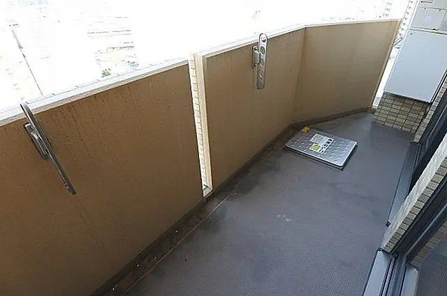 プレサンス神戸駅前グランツのバルコニー