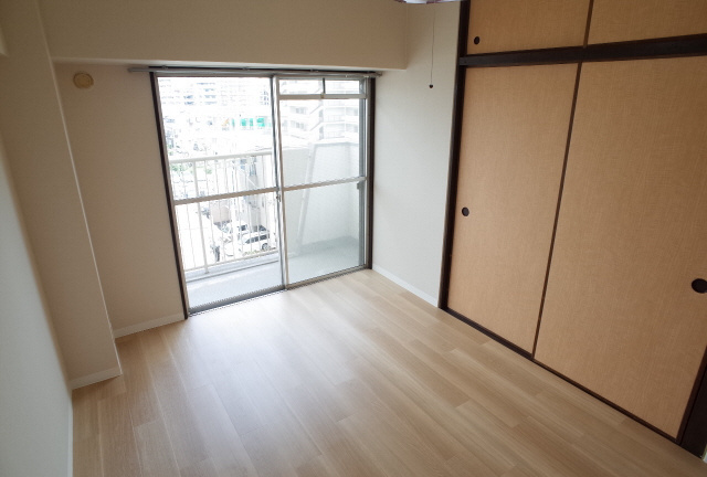 神戸市東灘区魚崎中町１丁目の賃貸マンションの居間・リビング