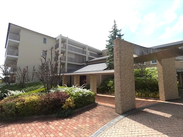 神戸市東灘区鴨子ケ原３丁目の賃貸マンションのエントランス