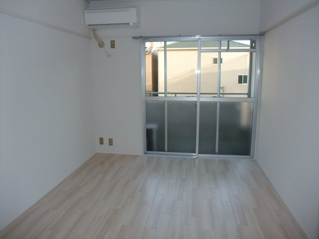 神戸市中央区旗塚通４丁目の賃貸マンションの居間・リビング