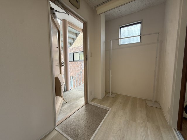 鹿ケ谷マンションの玄関