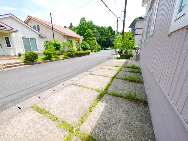 大網白里市季美の森南3　中古戸建の駐車場|内外装リフォーム済み令和7年6月 キッチン・ユニット交換済上下水都市ガス ゴルフ場がある分譲地内