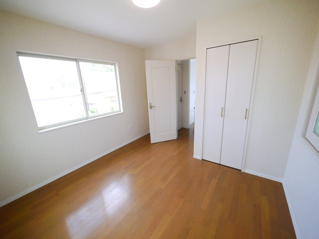 大網白里市季美の森南3　中古戸建の洋室|内外装リフォーム済み令和7年6月 キッチン・ユニット交換済上下水都市ガス ゴルフ場がある分譲地内