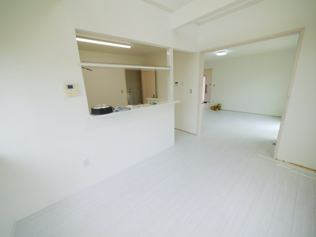 大網白里市季美の森南3　中古戸建の居間・リビング|内外装リフォーム済み令和7年6月 キッチン・ユニット交換済上下水都市ガス ゴルフ場がある分譲地内
