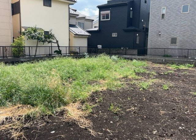 【外観】 | 現在は更地となっています。現地をご見学に行く際は、道路の幅や周辺の交通量、施設などをご確認頂くことをおすすめします！ある程度イメージをつけたいという場合は、同売主の施工事例や完成パースもお見せします。