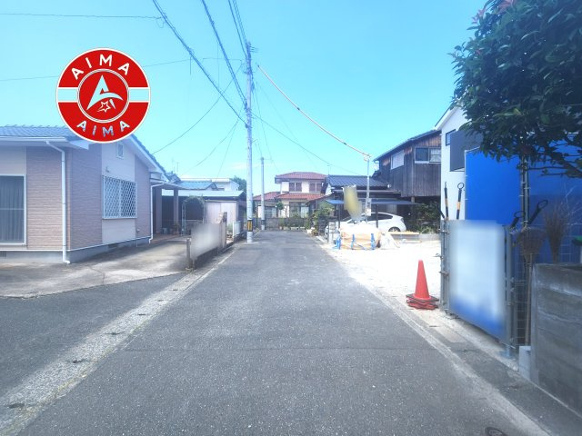 福岡市西区今宿東3丁目第18-1棟（1号棟）の前面道路含む現地写真|前面道路は閑静な住宅地をはしる車通りの少ない道路。お車の出し入れが苦手なママや小さなお子様にも安心ですね。しっかり舗装もされているので、ベビーカーや自転車で通っても快適に通行できます。