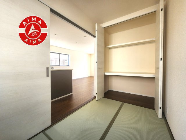 福岡市西区今宿東3丁目第18-1棟（1号棟）の内観：施工例|和室を上手に活用すると暮らし方の幅が広がります。例えば普段は開け放して、子供の小さいうちはお昼寝や遊びのスペースに。畳はソフトなので転んでもケガをしにくく安心です