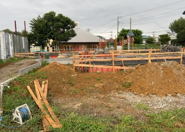 【前面道路含む現地写真】 | お持ちの車種によっては前面道路が広い方が便利でしょう。しかし、前面道路が広ければその分交通量が多くなるため、騒音などが気になる場合があります。実際に現地を見学し、周辺交通量や騒音などを確認しましょう！