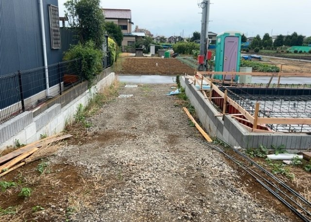 【駐車場】 | 駐車場と明記されていても、最小スペースでつくられた駐車場だと大型車は駐車できなかったり、出入りしにくくなったりする可能性があります。お車のサイズと購入したい物件の駐車場のサイズを現地で確認しましょう。