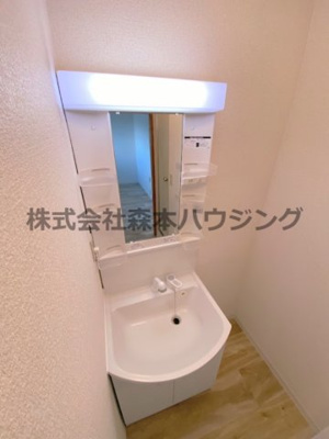 【独立洗面台】 | 　山本マンション | 独立洗面台、小物を置くことができて便利です