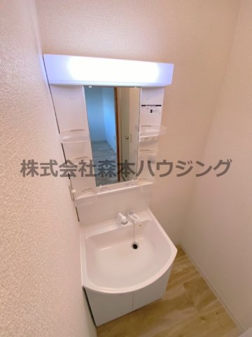 【独立洗面台】 | 　山本マンション | 独立洗面台、小物を置くことができて便利です