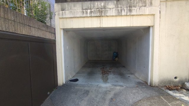 川辺郡猪名川町つつじが丘３丁目の中古一戸建の駐車場