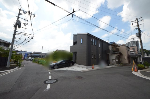 中山南二丁目の前面道路含む現地写真|前面道路は交通量が少なく駐車楽々