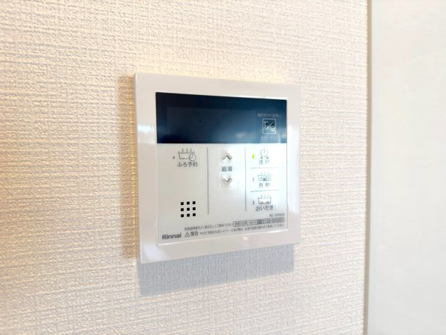 セントラルコート浦和南の発電・温水設備|給湯
ワンタッチでお湯張りや追焚き操作が可能な給湯パネル。キッチンや浴室からスムーズに操作でき、忙しい毎日の家事を快適にします。