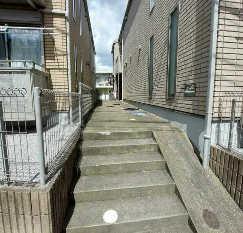 メゾンボヌール東が丘　最上階　角部屋　独立洗面台のエントランス