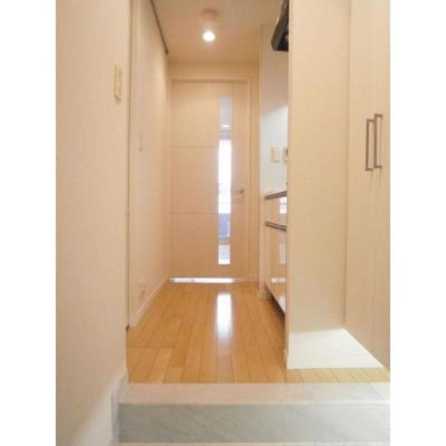 パークアクシス青山骨董通りの玄関|※写真は同タイプ住戸です。